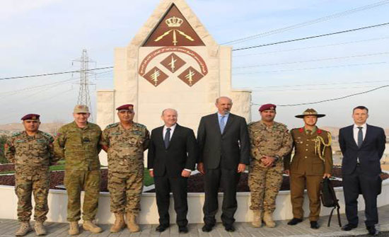 مسؤول استرالي يزور قيادة لواء الشيخ محمد بن زايد آل نهيان