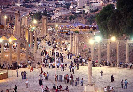 الساحة الرئيسة في جرش.. قلب المهرجان النابض!
