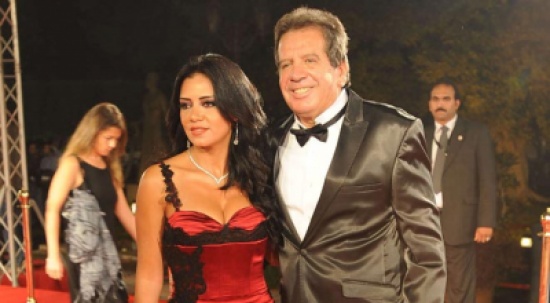 رانيا يوسف: طليقي يريد أن يخرب بيتي حتى أعود إليه رانيا يوسف: طليقي يريد أن يخرب بيتي حتى أعود إليه