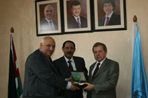 السفير التركي في عمان يبحث التعاون مع الزرقاء الخاصة 