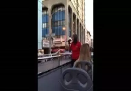 بالفيديو.. مرشدة مخمورة تسبّ سكان الحي أمام السياح بأبشع الألفاظ بالفيديو.. مرشدة مخمورة تسبّ سكان الحي أمام السياح بأبشع الألفاظ