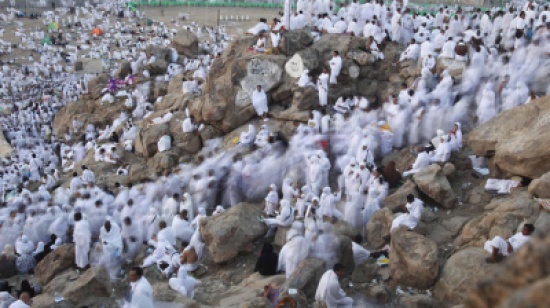 حجاج بيت الله ينفرون من عرفات إلى مشعر مزدلفة حجاج بيت الله ينفرون من عرفات إلى مشعر مزدلفة