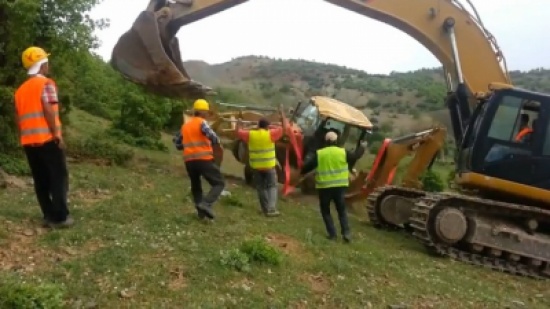 محاولة تعديل وضع جرافة تنتهي بما لا يحمد عقباه