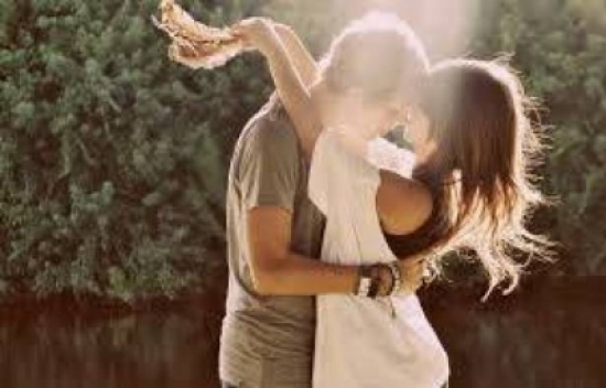 هذا ما يقصده الرجل من خلال طريقة احتضانه لكِ! هذا ما يقصده الرجل من خلال طريقة احتضانه لكِ!