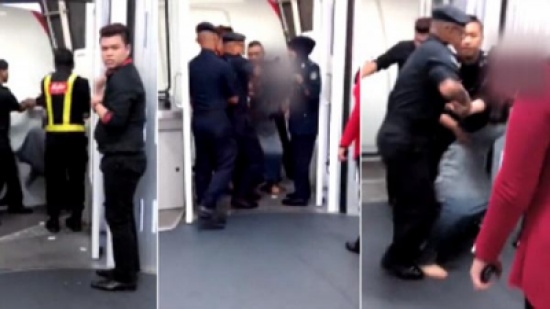 امرأة غاضبة تخلفت عن موعد إقلاع الطائرة