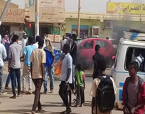 أمن السودان يفرق تظاهرة قبل وصولها للقصر الجمهوري (شاهد) أمن السودان يفرق تظاهرة قبل وصولها للقصر الجمهوري (شاهد)