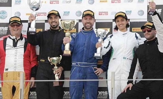 سائقة سعودية تدخل التاريخ في حلبات سباق السيارات