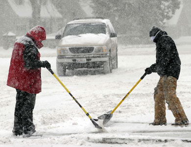 عاصفة ثلجية تهب على السهول الداخلية لأمريكا ومقتل شخصين على الأقل