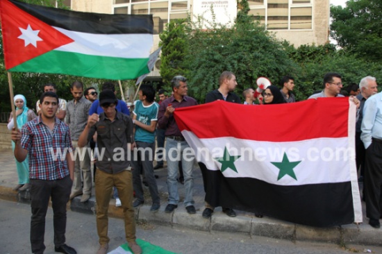 اعتصام مؤيدي الاسد أمام السفارة السورية في عمان