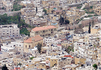 منتدى أبناء البلقاء يكرم رئيس بلدية السلط السابق منتدى أبناء البلقاء يكرم رئيس بلدية السلط السابق