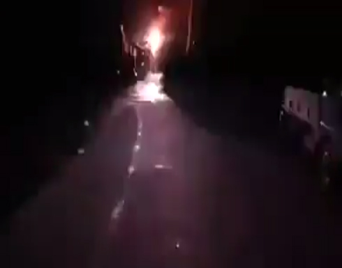بالفيديو : حرب " كهرباء " في حي نزال بالفيديو : حرب " كهرباء " في حي نزال