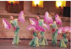 جامعة شنغهاي الصينية تقيم عروضا فلكلورية في معان 