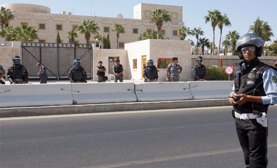 لاول مرة في الاردن : نواب ينفذون وقفة احتجاجية أمام السفارة الامريكية في عمان