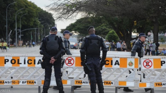 استقالة وزير الشفافية لعدم تمتعه بـ"الشفافية"