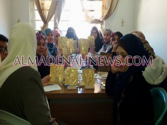 بالصور :  ورشة عمل تدريبيه على فن الطرق على النحاس في جرش