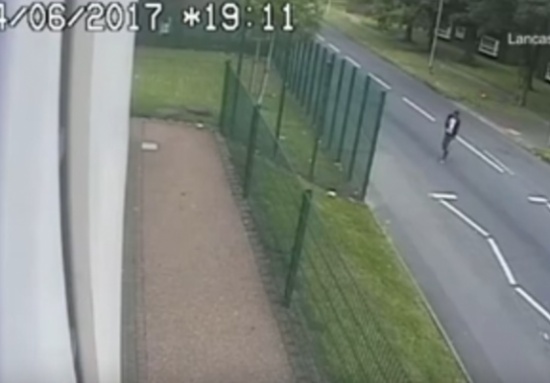 بالفيديو.. هكذا أنقذت مراهقة نفسها من الإغتصاب!