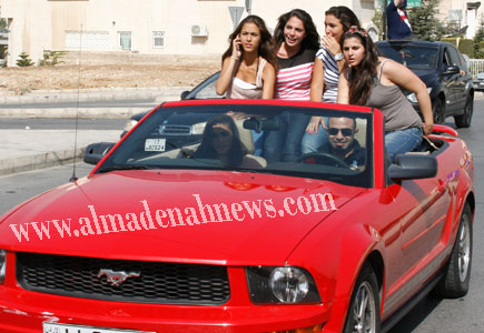 شاهدوا أفراح " الناجحين بالتوجيهي " بالصوت و الصورة  