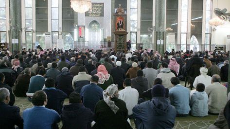 إيقاف إمام عن الخطابة لدعوته لـ''النزول للشوارع'' إيقاف إمام عن الخطابة لدعوته لـ''النزول للشوارع''
