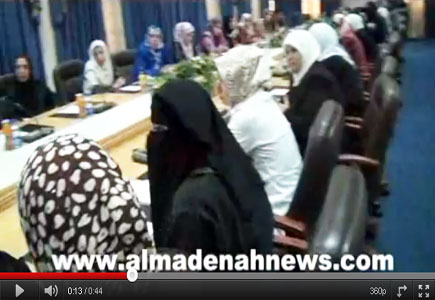 نساء في لجان المرأة لا يملكن ثمن " ديزل " لتعبئة الباص ( فيديو )