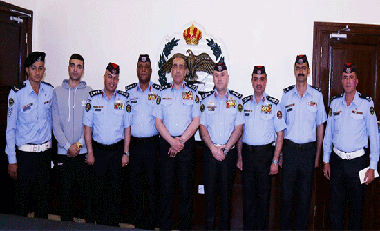 الحمود يكرم مجموعة من افراد الامن ساهموا في انقاذ ارواح مواطنين