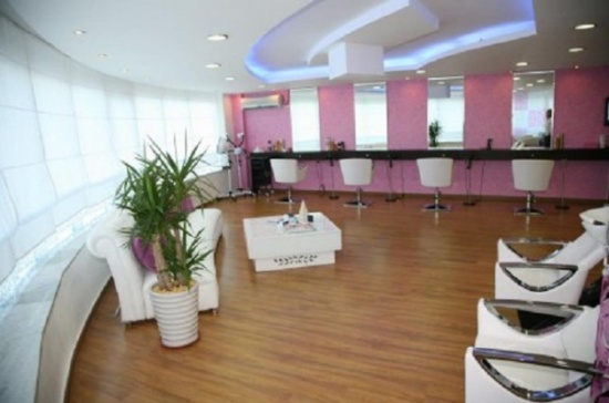 إربد : اغلاق صالون تجميل سيدات فيه ٦٠ عروساً ومرافقة