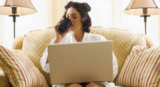 يا أرباب العمل.. اجعلوا المرأة تعمل من البيت يا أرباب العمل.. اجعلوا المرأة تعمل من البيت