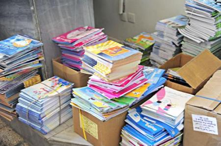 الحكومة تعفي وكالة الغوث من ثمن الكتب المدرسية الحكومة تعفي وكالة الغوث من ثمن الكتب المدرسية