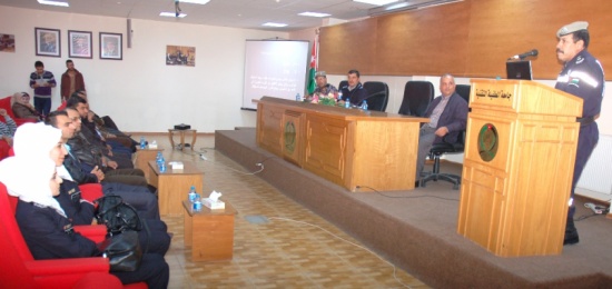 ندوة في الطفيلة التقنية حول استراتيجية الدفاع المدني ندوة في الطفيلة التقنية حول استراتيجية الدفاع المدني
