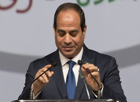 السيسي لأوروبا متسولا: نؤوي 5 ملايين لاجئ ونستحق الدعم السيسي لأوروبا متسولا: نؤوي 5 ملايين لاجئ ونستحق الدعم