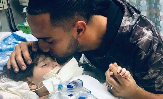 بعد الحظر.. واشنطن تسمح ليمنية بزيارة طفلها المحتضر