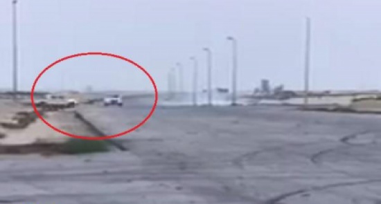 بالفيديو: حادث تصادم مروع لسيارة “هايلكس” أثناء التفحيط