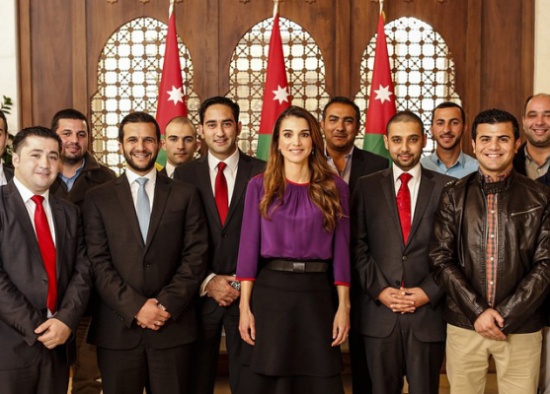 صورة : الملكة رانيا تجتمع بالشباب المتطوعين خلال عاصفة هدى صورة : الملكة رانيا تجتمع بالشباب المتطوعين خلال عاصفة هدى