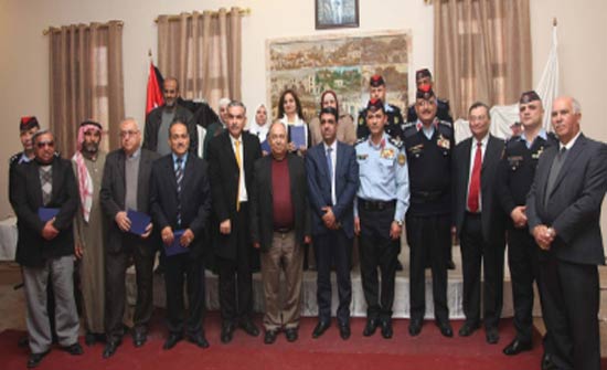 المجلس المحلي لمركز امن ماحص والفحيص يقيم حفل تكريم للمعلم