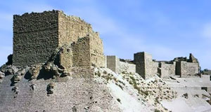 تصدع جدار قلعة الكرك الأثرية الغربي