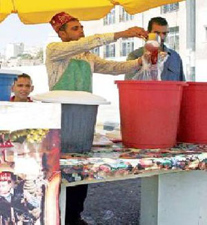 إتلاف 2200 لتر من عصائر رمضانية  و489 كيلو من اللحوم الفاسدة 