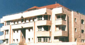 أردنية تقاضي السفير الإسرائيلي بتهمتي "الحجز" و"التهديد بالخطف"