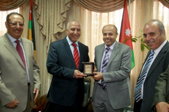 بحث عقد امتحانات الطلبة الأردنيين الدارسين في اليمن في الجامعة الأردنية