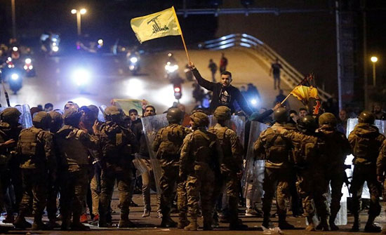 "العفو الدولية" تدعو السلطات اللبنانية "لحماية" المحتجين السلميين من هجمات أنصار حزب الله وحركة أمل "العفو الدولية" تدعو السلطات اللبنانية "لحماية" المحتجين السلميين من هجمات أنصار حزب الله وحركة أمل