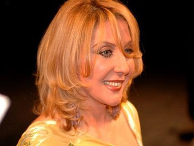 نادية الجندي: ‘فستاني اللي قلب الدنيا عمل 12 مليون شير في 24 ساعة