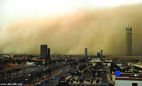 بالفيديو :موقف مضحك جدا في عاصفة الرياض