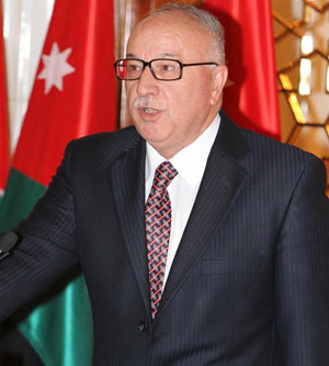 وزير الاشغال العامة يؤكد اهمية الصيانة الروتينية للطرق 