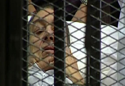 شاهدوا كيف رد مبارك ونجلاه على التهم المسندة إليهم ( فيديو ) شاهدوا كيف رد مبارك ونجلاه على التهم المسندة إليهم ( فيديو )