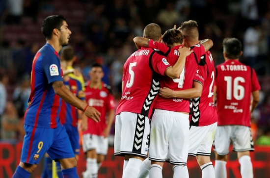 الصاعد ألافيس يفاجئ برشلونة ويفوز في كامب نو