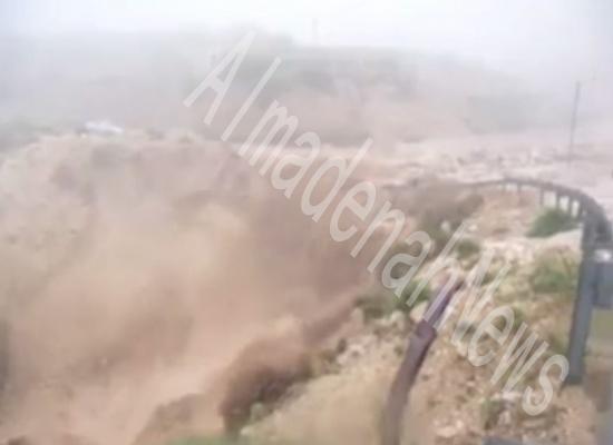 بالفيديو : فيضانات تقطع الطرق وتجتاح الاودية في الطفيلة بالفيديو : فيضانات تقطع الطرق وتجتاح الاودية في الطفيلة