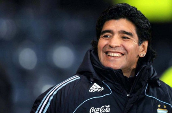 مارادونا يقص شعره حتى لا يشغله عن تدريب الوصل الاماراتي مارادونا يقص شعره حتى لا يشغله عن تدريب الوصل الاماراتي
