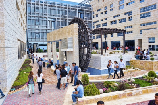 وفد من وزارة التعاون الاقتصادي والتنمية الألمانية يزور الجامعة الألمانية