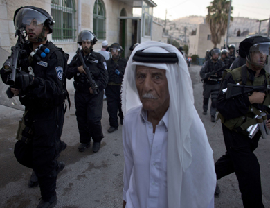 إصابة ستة من أفراد الشرطة الإسرائيلية في مواجهات بالقدس