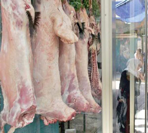 الصناعة تقرر فصل بيع اللحوم البلدية عن المستوردة منعا "للغش"
