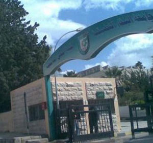 اعتصام الطلبة و الهيئتين التدريسية والادارية  في كلية الحصن الجامعية