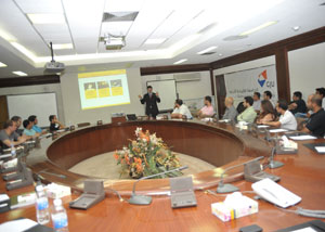 تعزيز التعاون بين الجامعة الألمانية الأردنية وشركة اللوجستيات العالمية دي أتش أل 